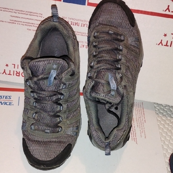 Columbia Women's Gray Athletic Shoes - Picture 5 of 6